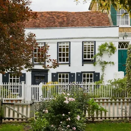 Clarendon Cottage Enfield Exterior photo
